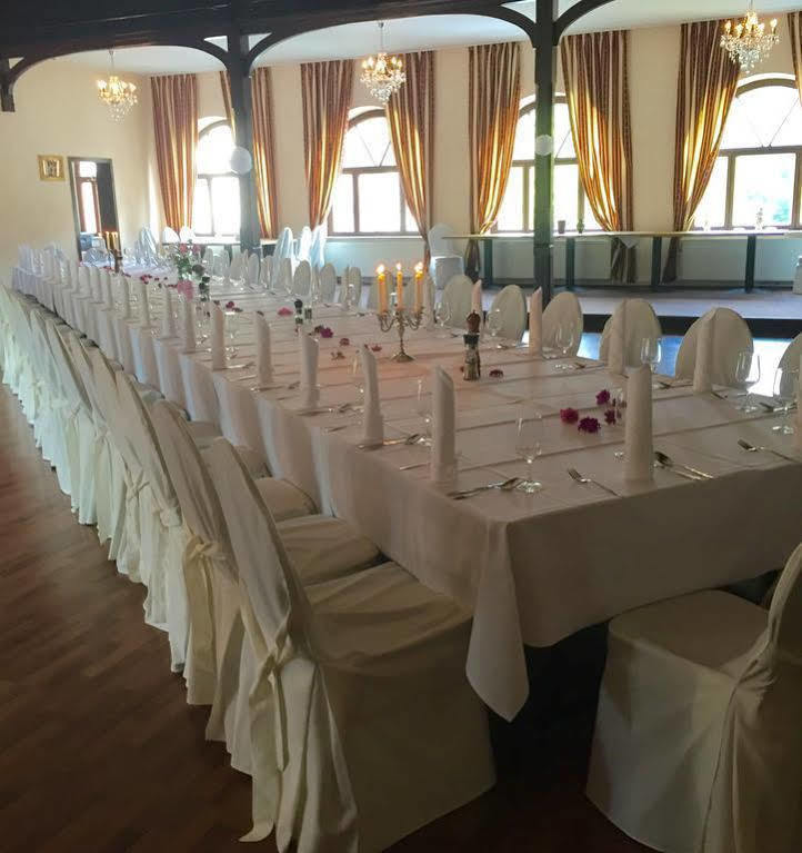 Restaurant Und Pension Zur Puppenstube ชโตลเพน ภายนอก รูปภาพ