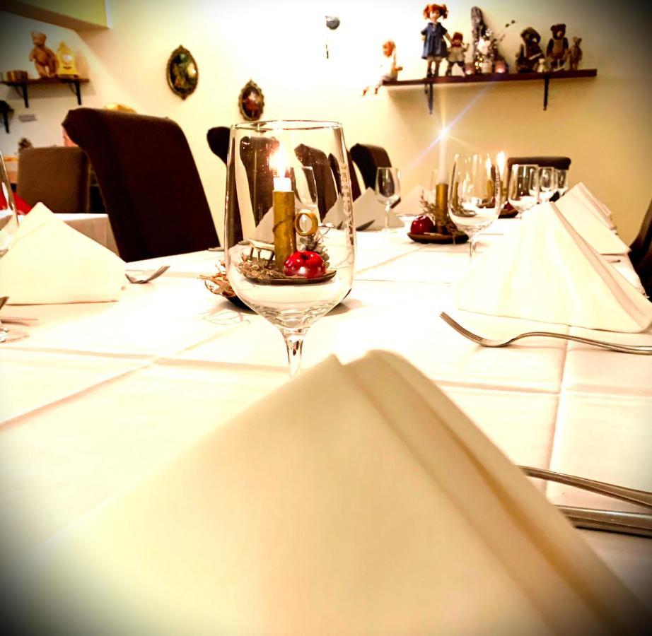 Restaurant Und Pension Zur Puppenstube ชโตลเพน ภายนอก รูปภาพ