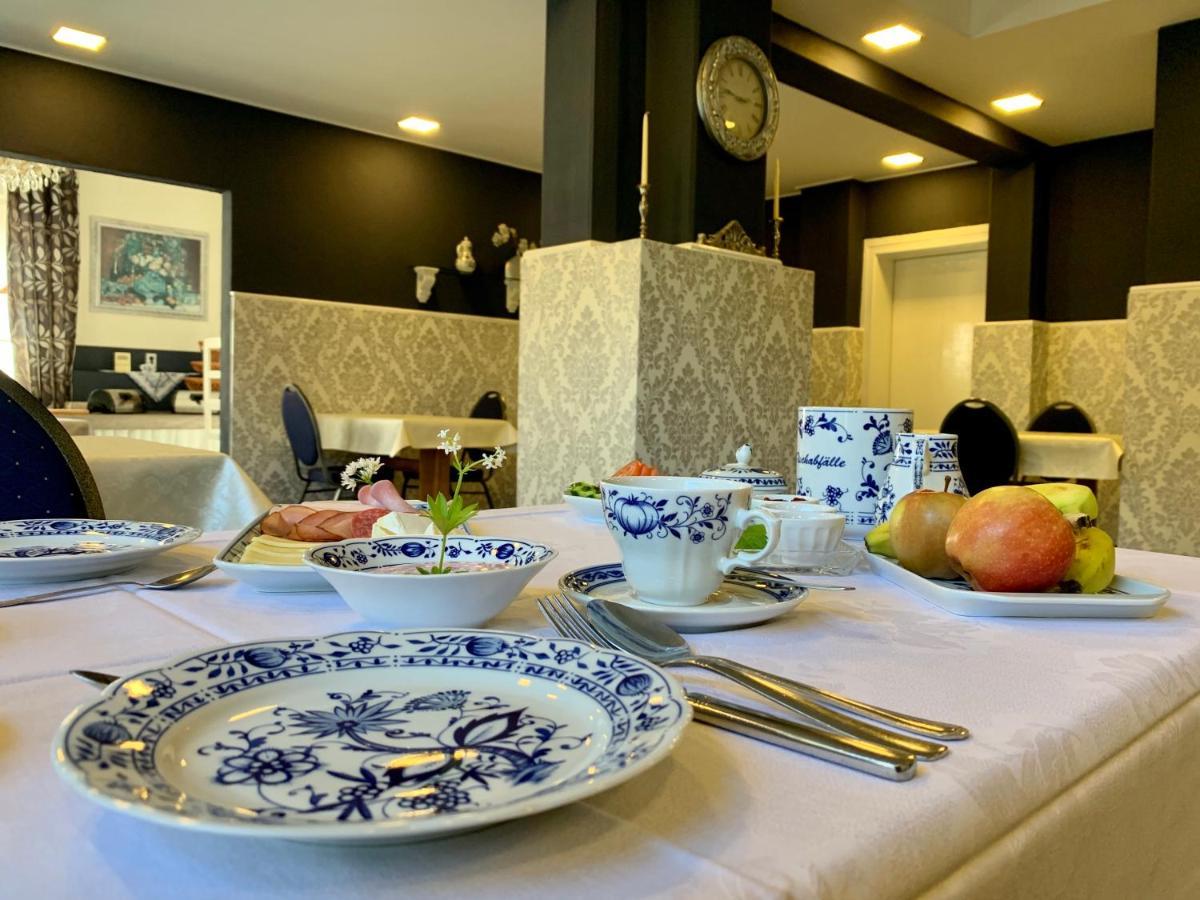 Restaurant Und Pension Zur Puppenstube ชโตลเพน ภายนอก รูปภาพ